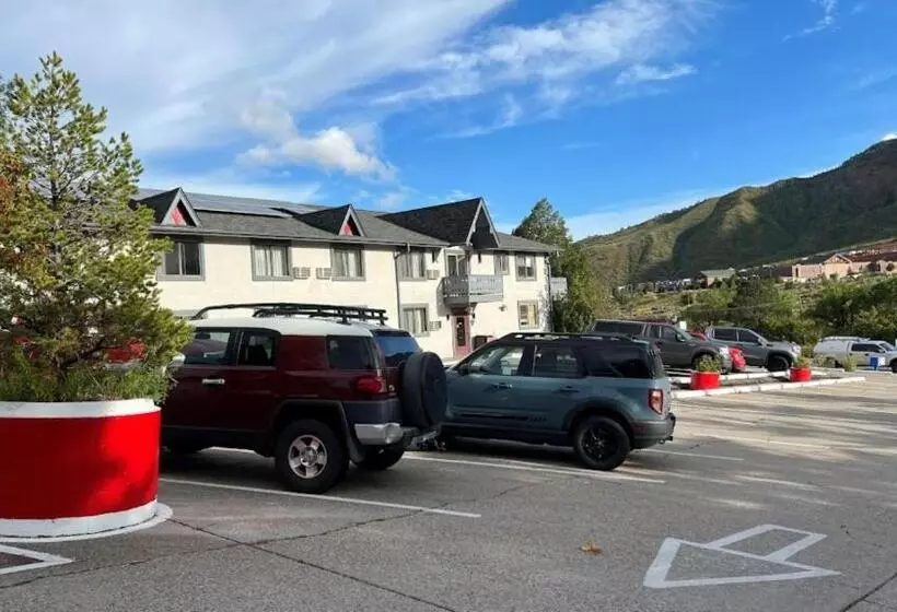 Отель Adventure Inn   Glenwood Springs