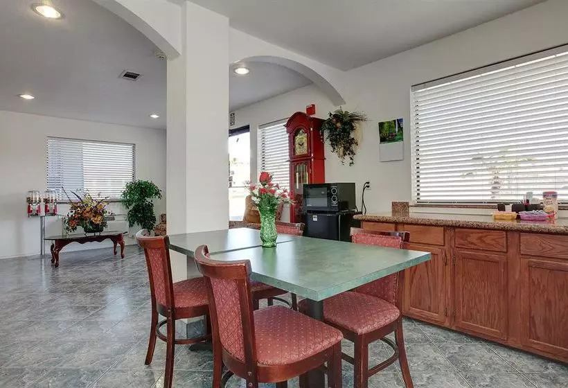 酒店 Scottish Inns & Suites