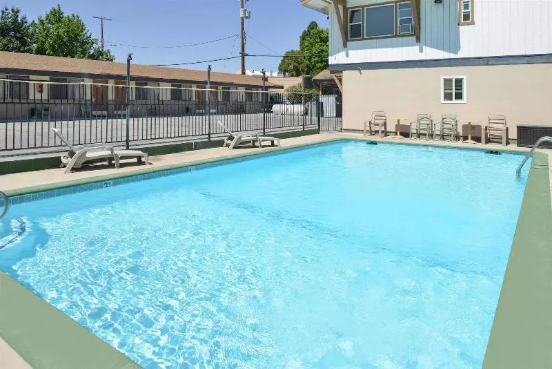 Отель Bishop Inn