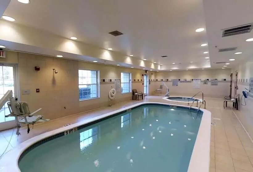 ホテル Courtyard Chapel Hill