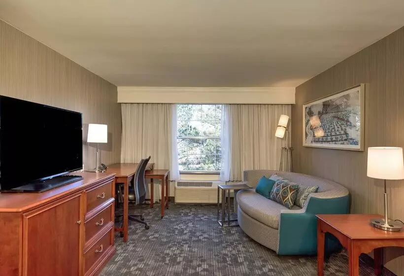 ホテル Courtyard Chapel Hill