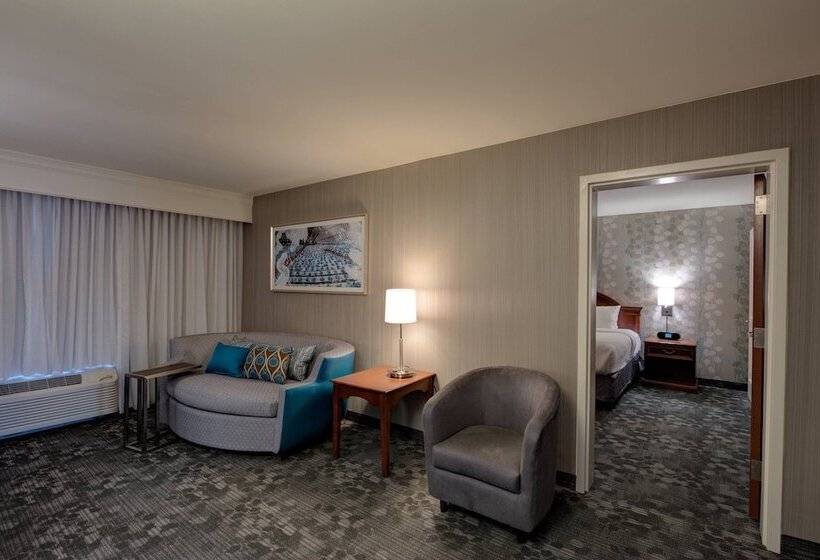 בית מלון כפרי Courtyard Chapel Hill