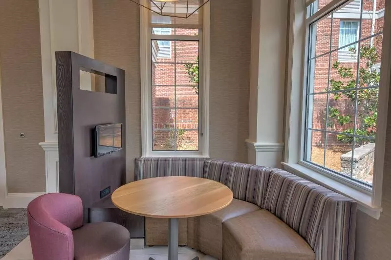 ホテル Courtyard Chapel Hill