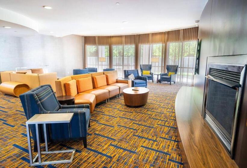 בית מלון כפרי Courtyard By Marriott Kingston