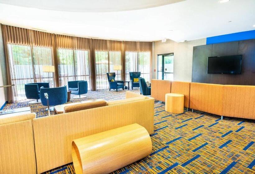 בית מלון כפרי Courtyard By Marriott Kingston