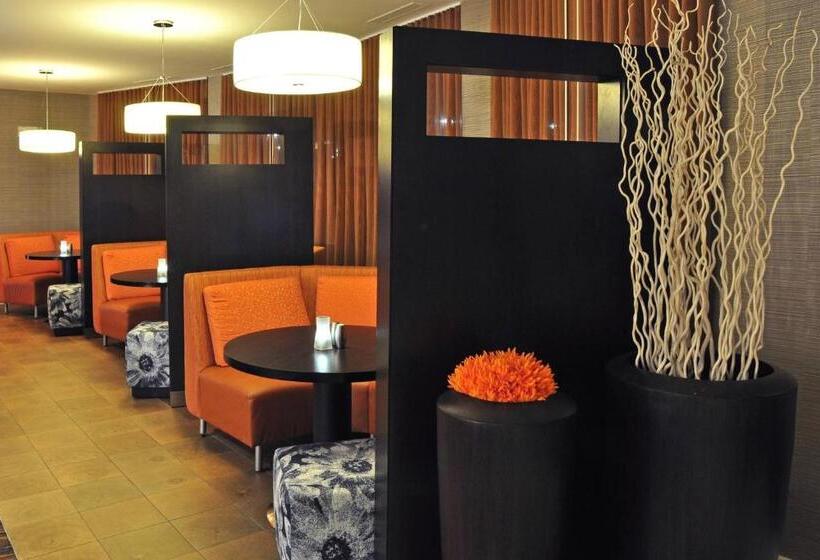 בית מלון כפרי Courtyard By Marriott Kingston