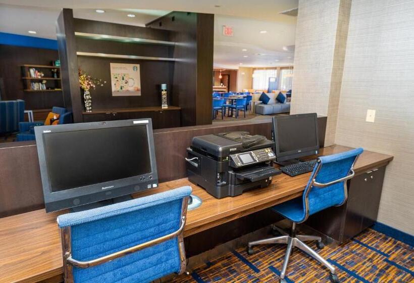 בית מלון כפרי Courtyard By Marriott Kingston