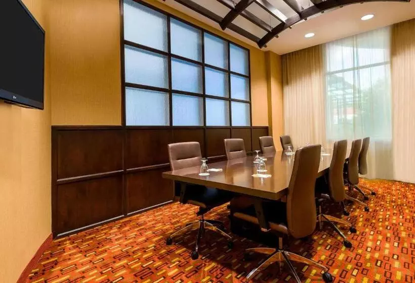 호텔 Courtyard By Marriott Little Rock Downtown