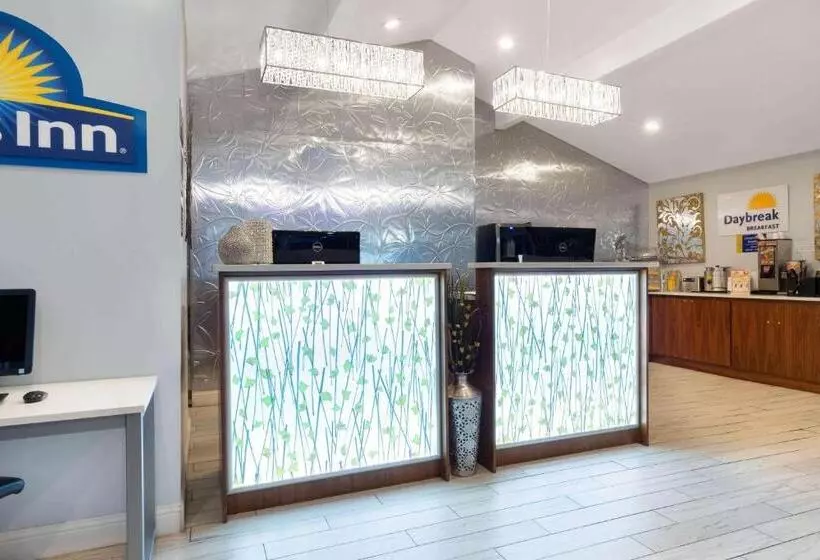 ホテル Rosewood Inn And Suites