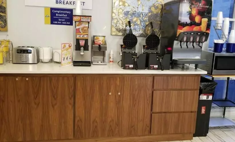ホテル Rosewood Inn And Suites