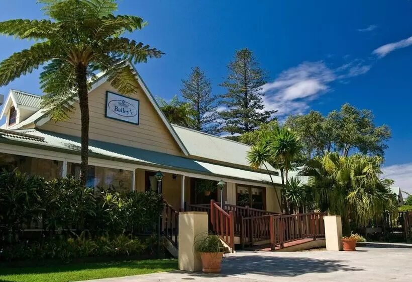 هتل Governors Lodge Resort