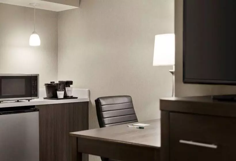 Отель La Quinta By Wyndham Newark Elkton