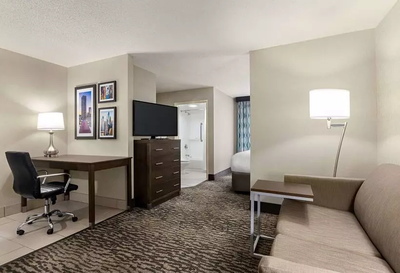 Отель La Quinta By Wyndham Newark Elkton