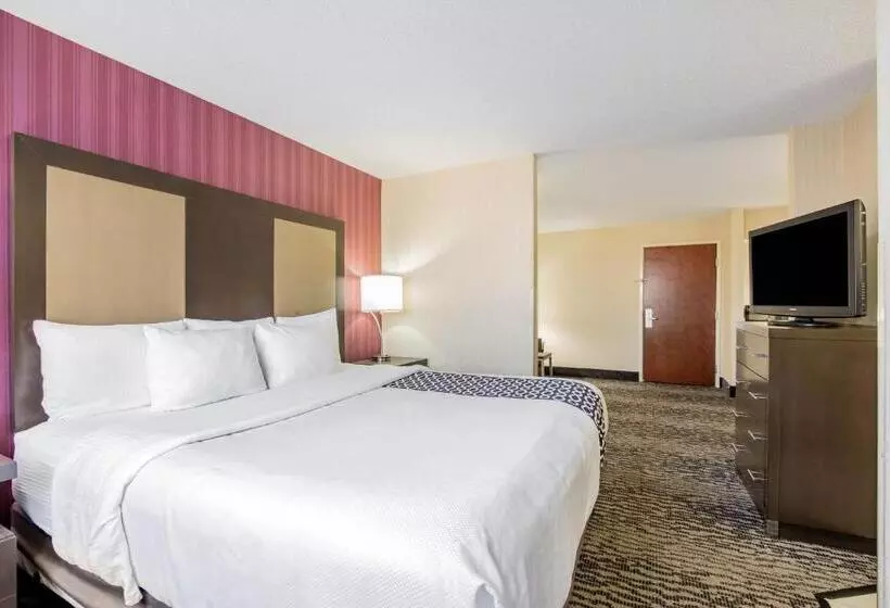 Отель La Quinta By Wyndham Newark Elkton