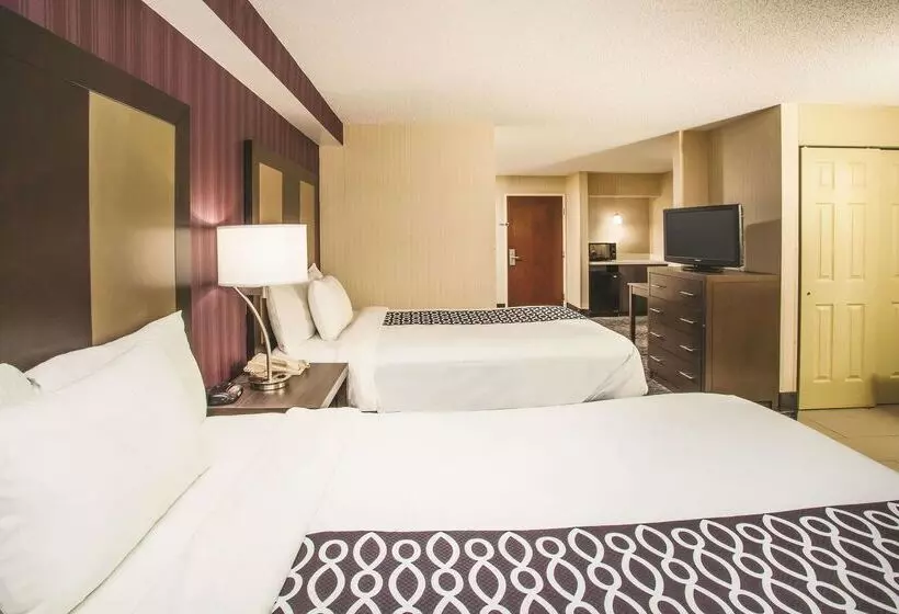 Отель La Quinta By Wyndham Newark Elkton