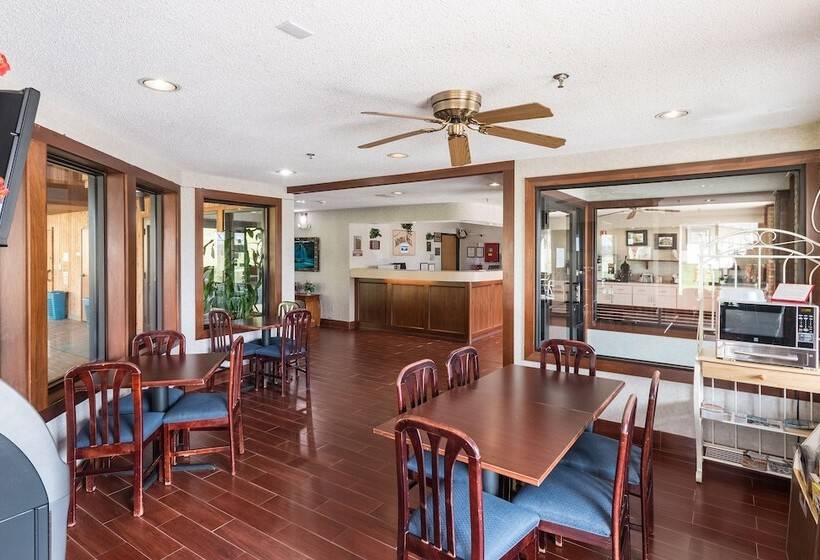 Отель Quality Express Inn & Suites