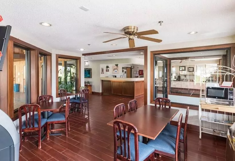 Отель Quality Express Inn & Suites