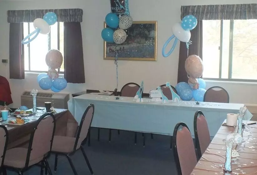 Отель Quality Express Inn & Suites