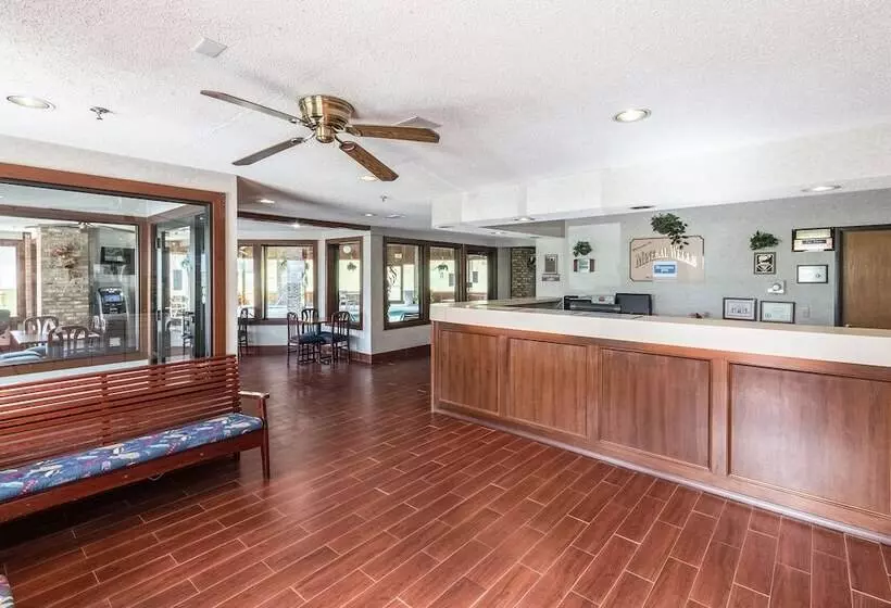 Отель Quality Express Inn & Suites