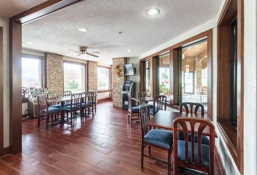 Отель Quality Express Inn & Suites