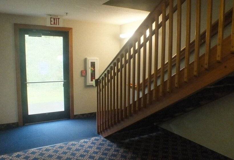 Отель Quality Express Inn & Suites