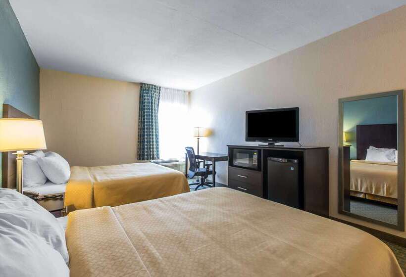 בית מלון כפרי Quality Inn