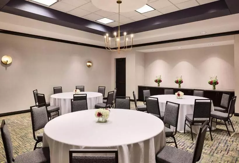 Renaissance Phoenix Glendale Hotel & Spa