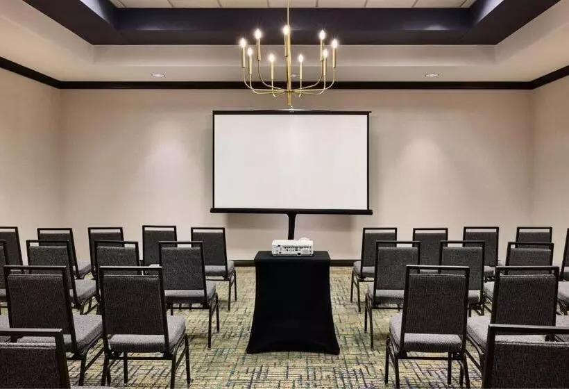 Renaissance Phoenix Glendale Hotel & Spa