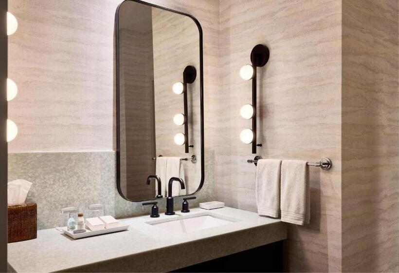 Renaissance Phoenix Glendale Hotel & Spa