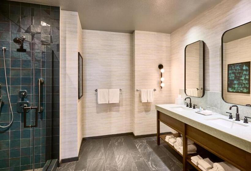 Renaissance Phoenix Glendale Hotel & Spa