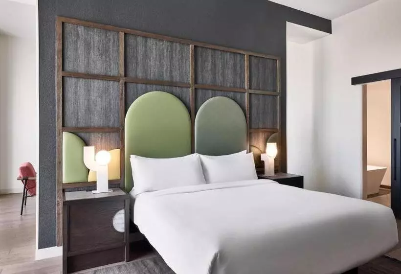 Renaissance Phoenix Glendale Hotel & Spa