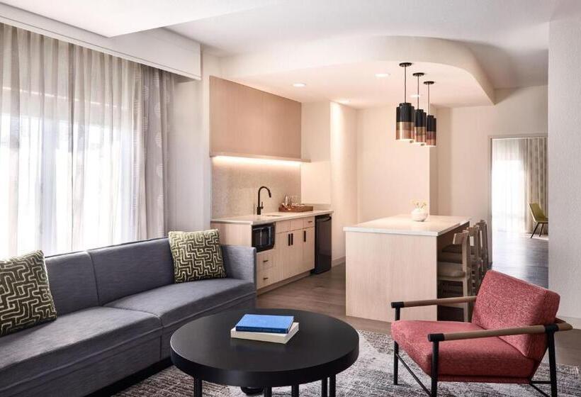 Renaissance Phoenix Glendale Hotel & Spa