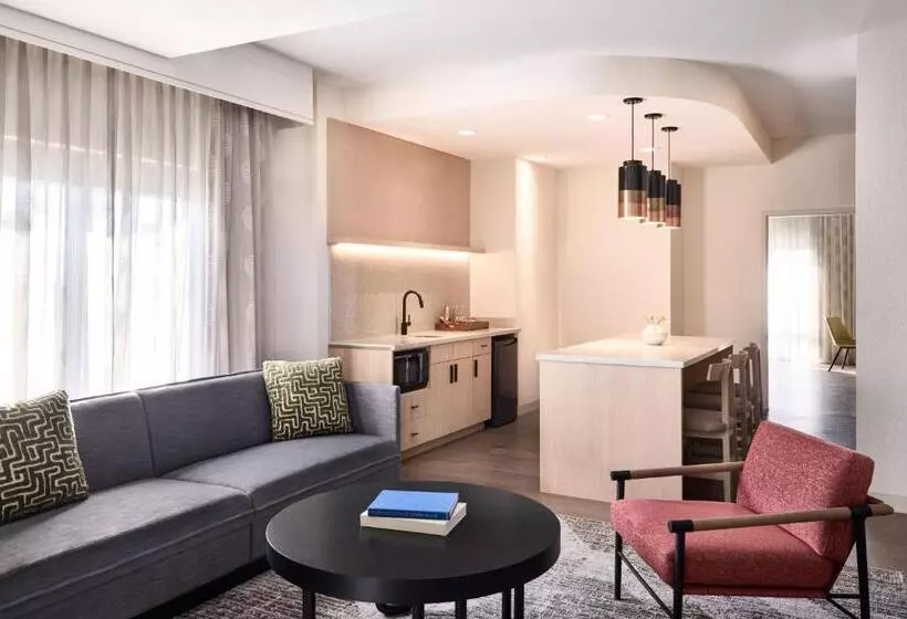 Renaissance Phoenix Glendale Hotel & Spa