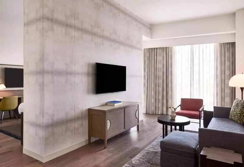 Renaissance Phoenix Glendale Hotel & Spa