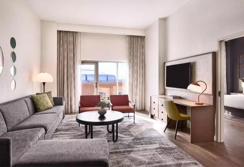 Renaissance Phoenix Glendale Hotel & Spa