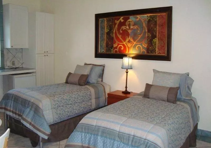 호텔 The Pershing Suites