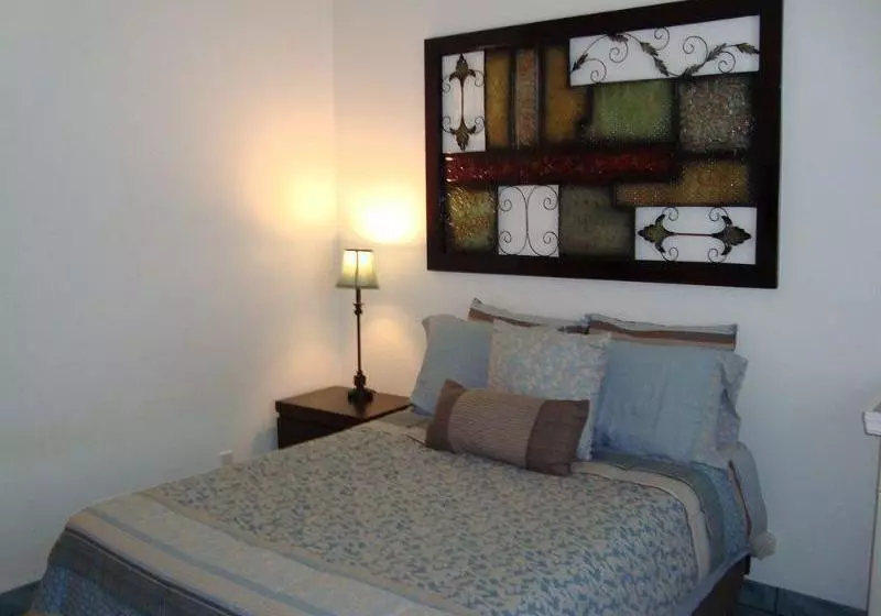 호텔 The Pershing Suites