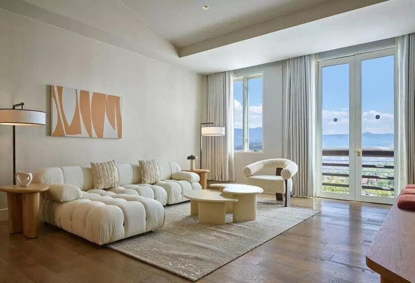 Отель Viewline Resort Snowmass, Autograph Collection