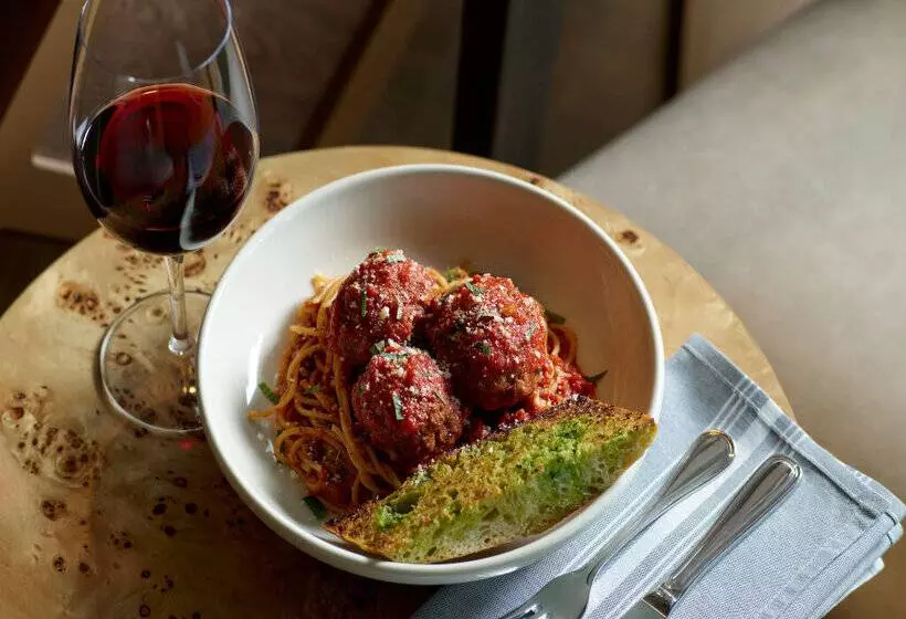 Отель Viewline Resort Snowmass, Autograph Collection