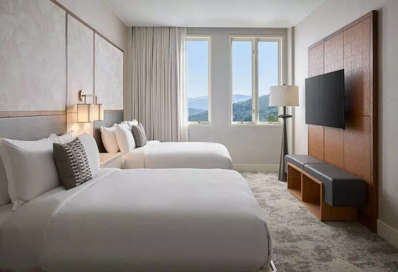 Отель Viewline Resort Snowmass, Autograph Collection