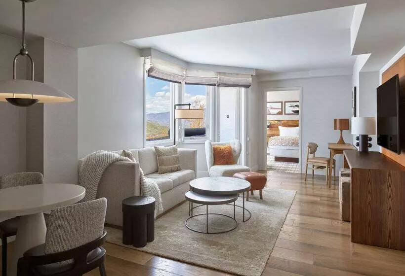 Отель Viewline Resort Snowmass, Autograph Collection