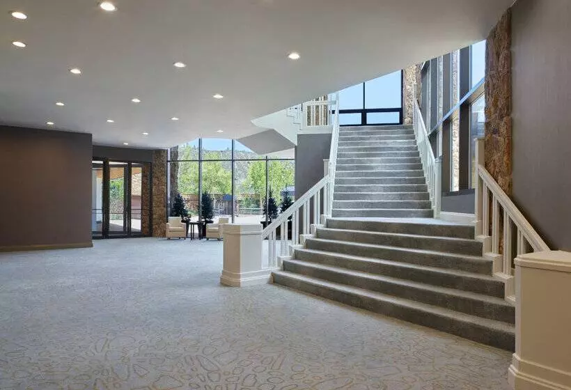 Отель Viewline Resort Snowmass, Autograph Collection