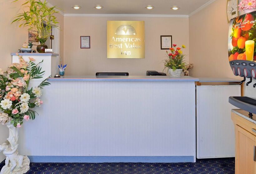 Мотель Americas Best Value Inn & Suites Klamath Falls