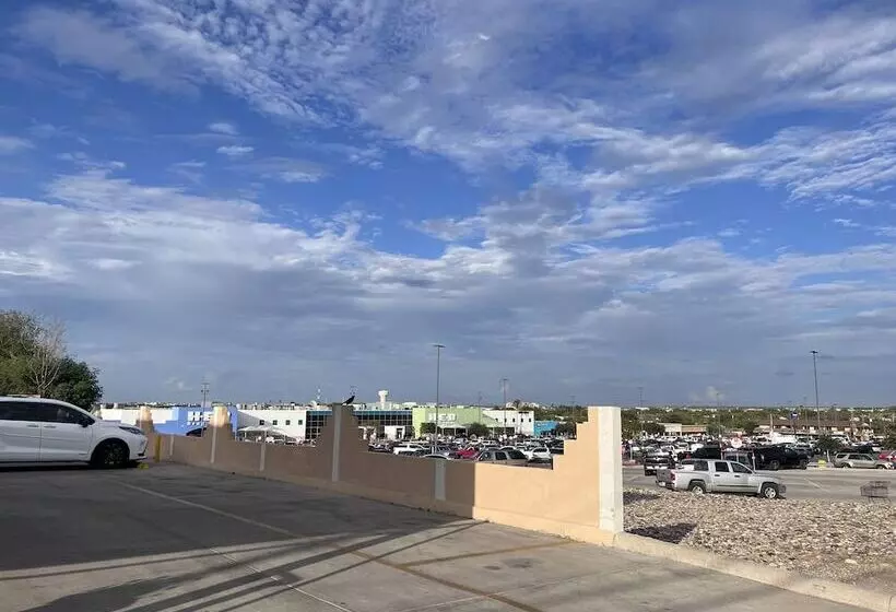 فندق على الطريق Eagle Pass Inn