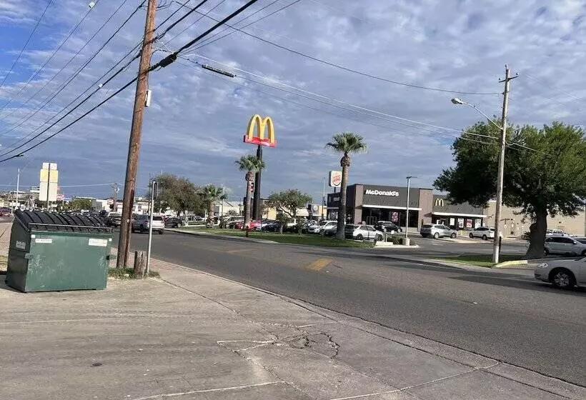 فندق على الطريق Eagle Pass Inn