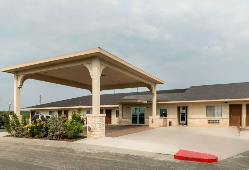 Motel 6 Junction, Texas   Llano River