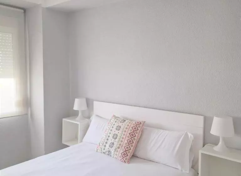 ユースホステル Hostal Alba