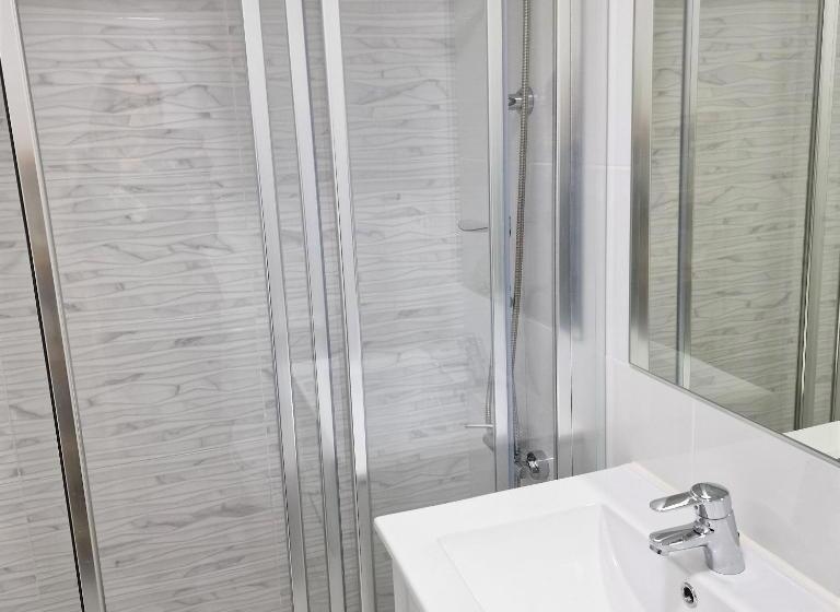 הוסטל Hostal Alba