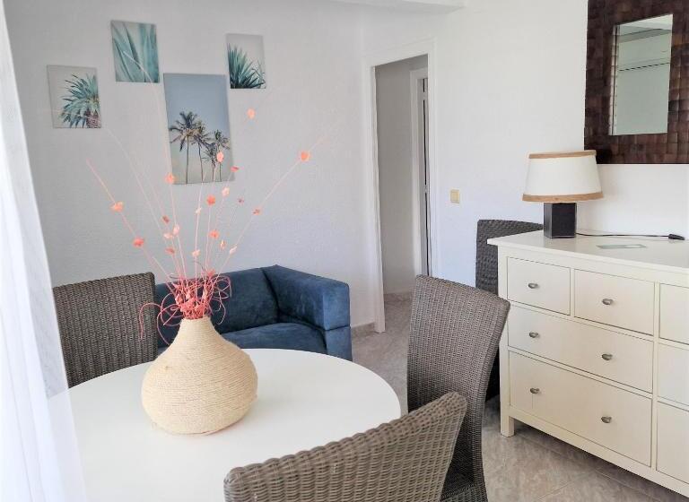 הוסטל Hostal Alba