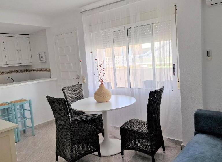 הוסטל Hostal Alba